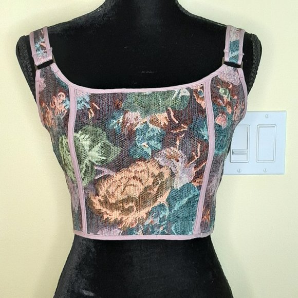 Emerald XO Ivy Lavender Brocade Crop Tank - Picture 1 of 9